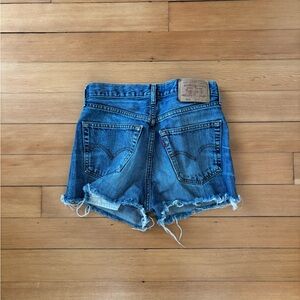 Vintage Levi’s mid blue cut off shorts 1990s style 508